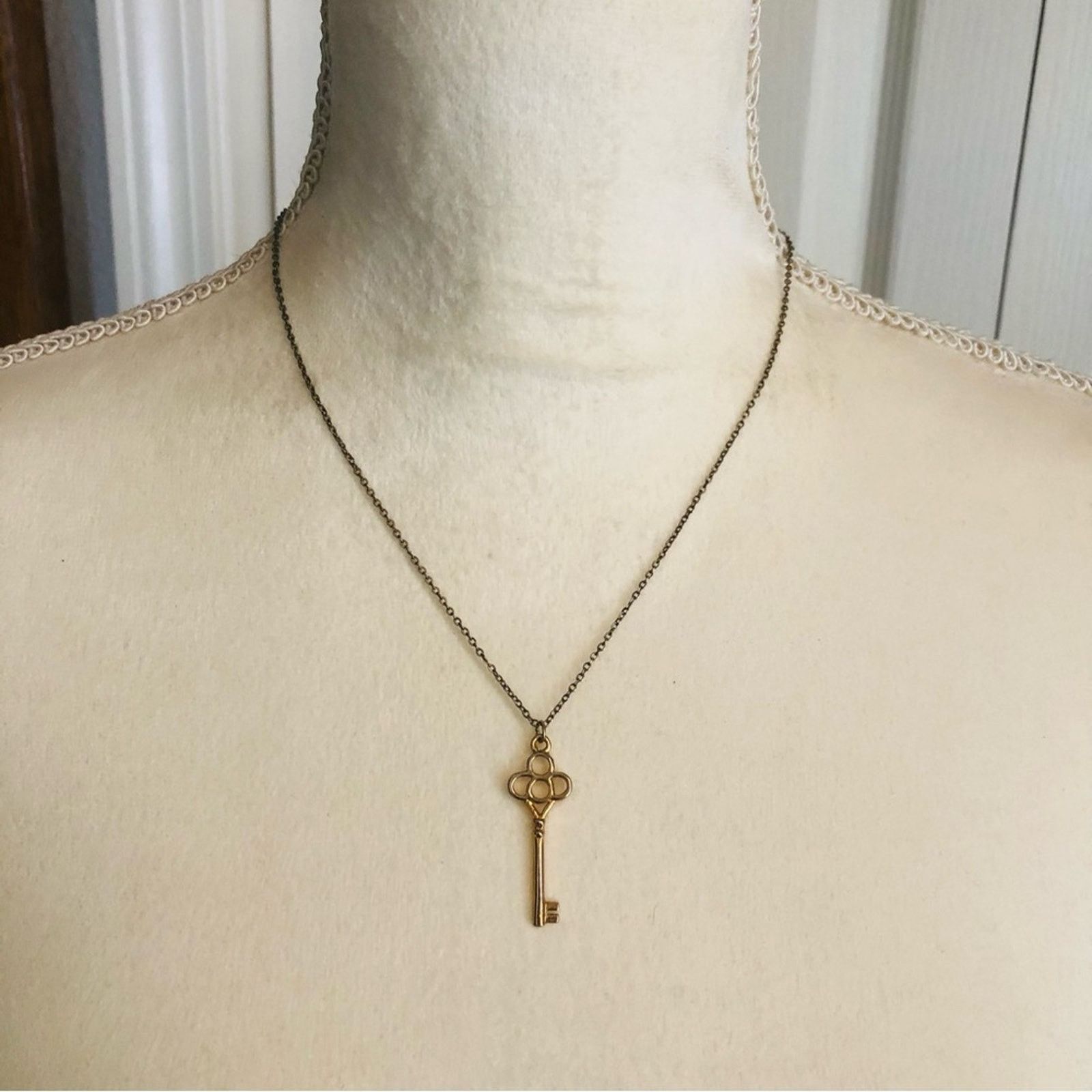 Jewelry Icing gold plated skeleton key pendant on chain necklace Size ONE SIZE - 5 Thumbnail