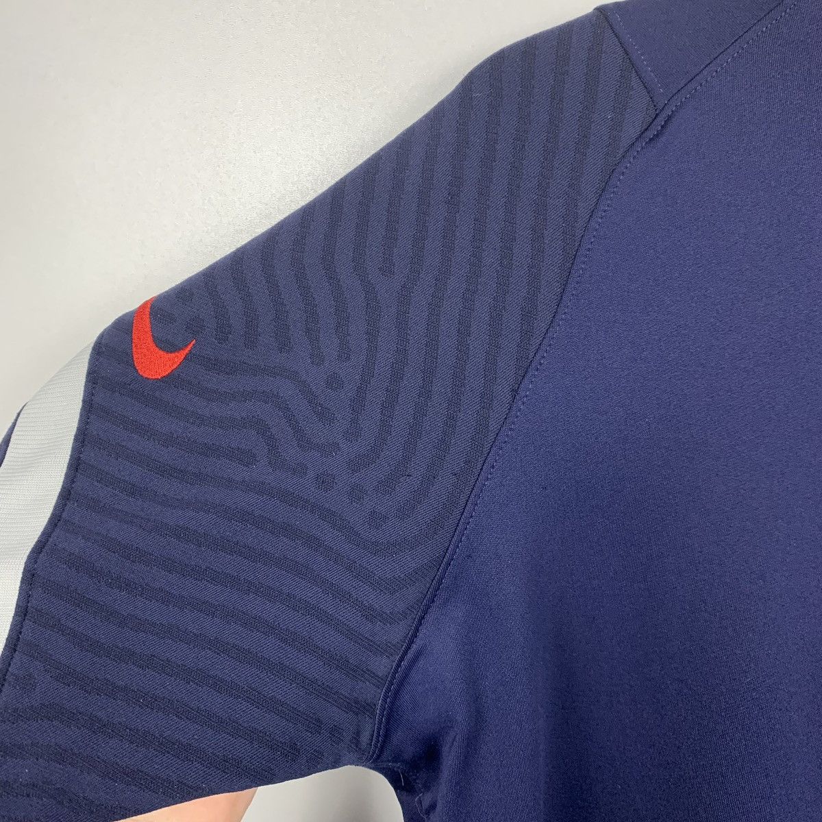 Nike Nike FFF Strike France Long Sleeve Jersey Size M Zip Top Size US M / EU 48-50 / 2 - 10 Thumbnail