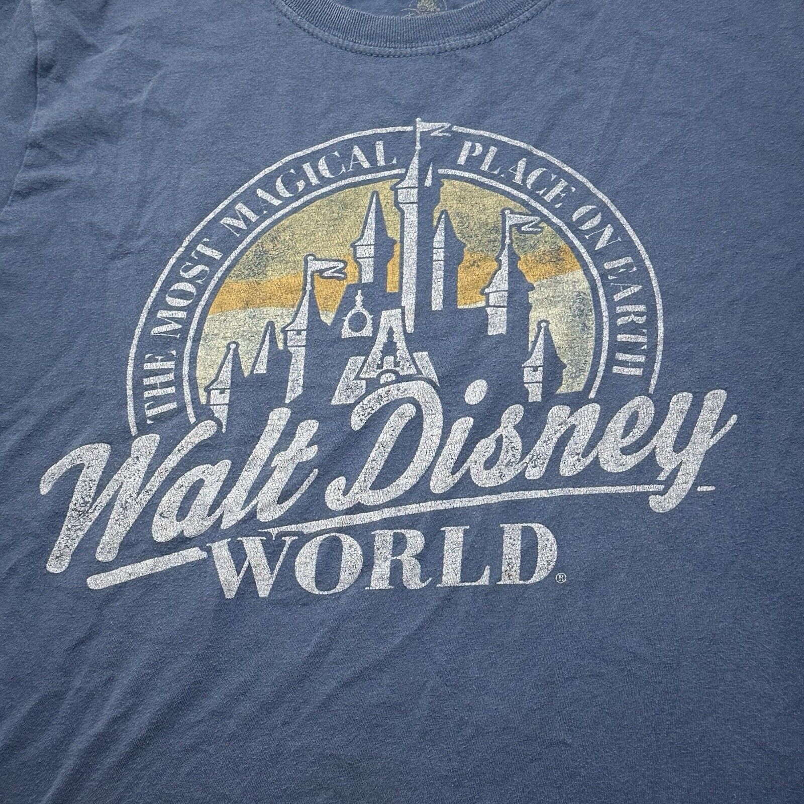 Disney Disney Medium Disney World Graphic T Shirt Magic Kingdom Size US M / EU 48-50 / 2 - 2 Thumbnail