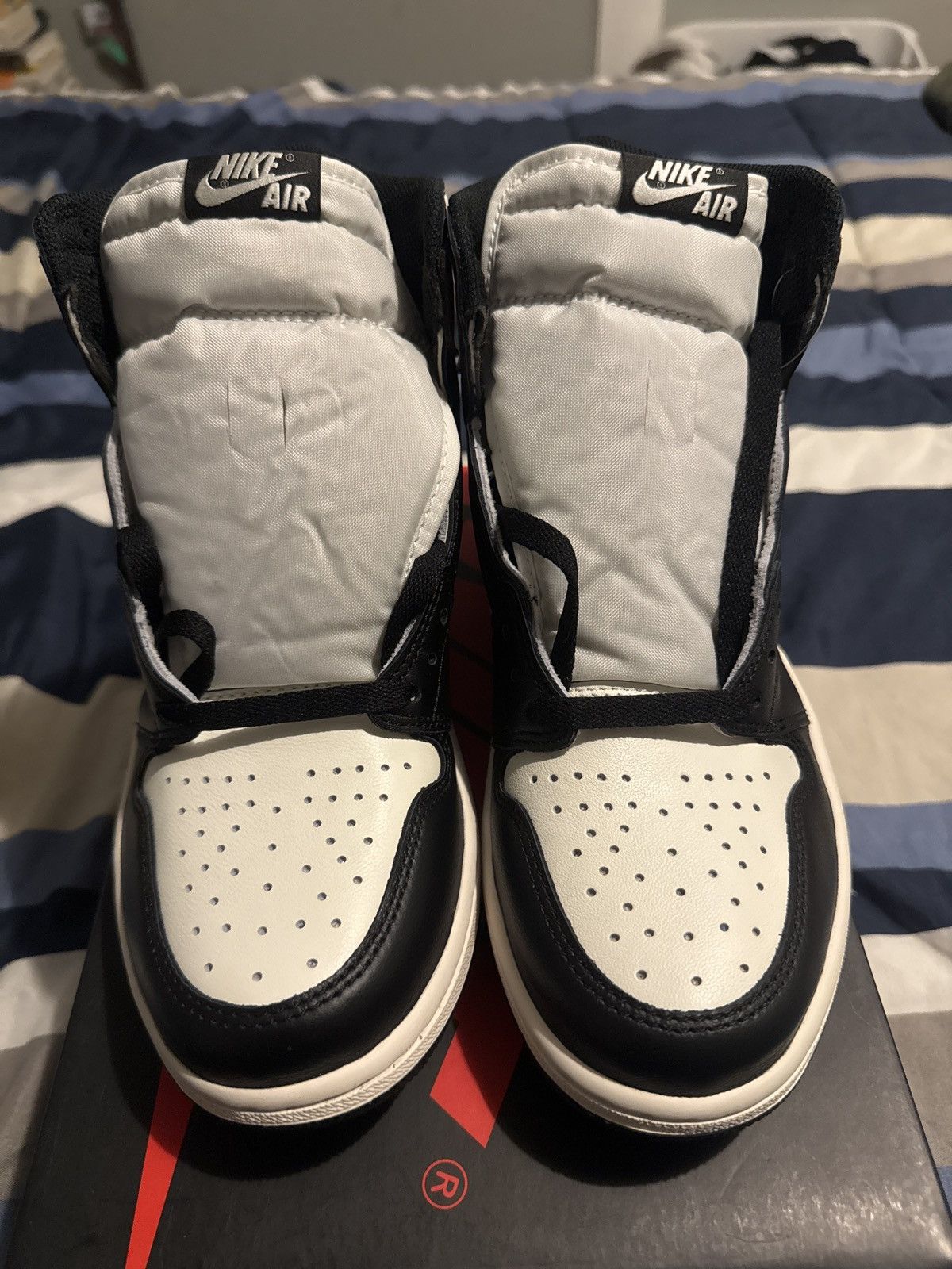 Jordan Brand Air Jordan 1 Mocha Size US 9.5 / EU 42-43 - 3 Thumbnail