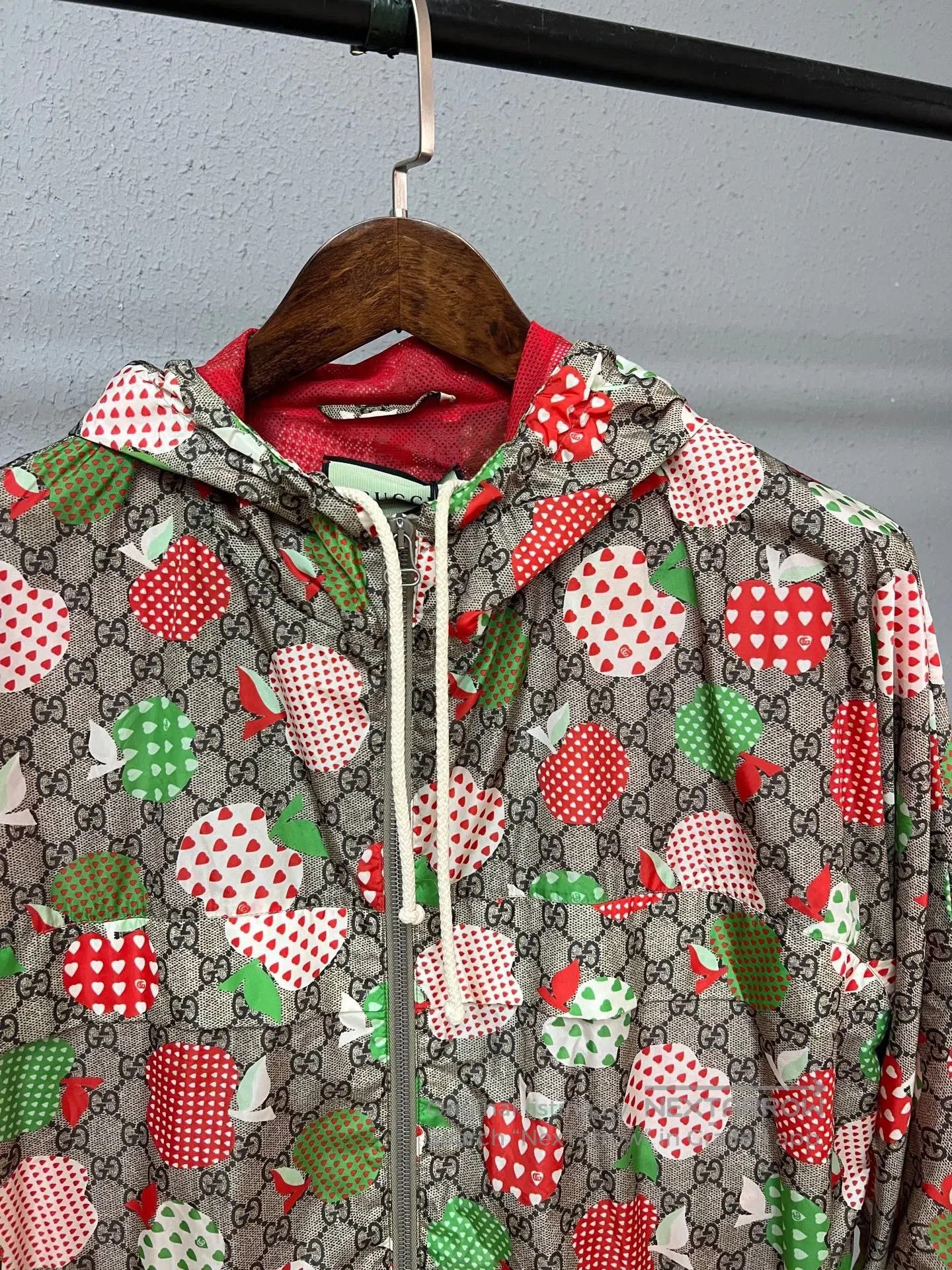 Gucci Guicci All-Over Apple Print Waterproof Jacket| Size US M / EU 48-50 / 2 - 3 Thumbnail