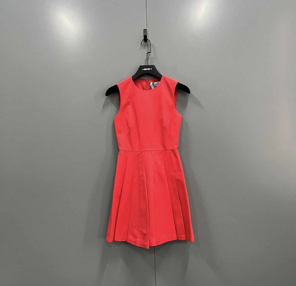 Valentino Valentino Red Sleeveless Dress J41 Size XS / US 0-2 / IT 36-38 - 1 Thumbnail