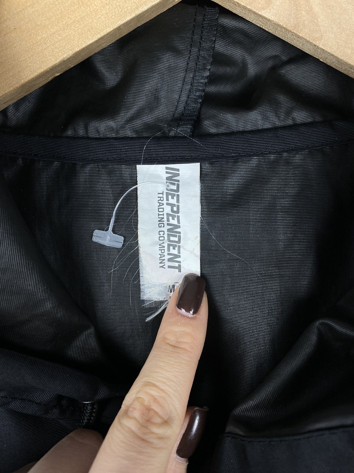 Independent Trading Co. Independent men’s hooded windbreaker jacket size M Size US M / EU 48-50 / 2 - 8 Thumbnail
