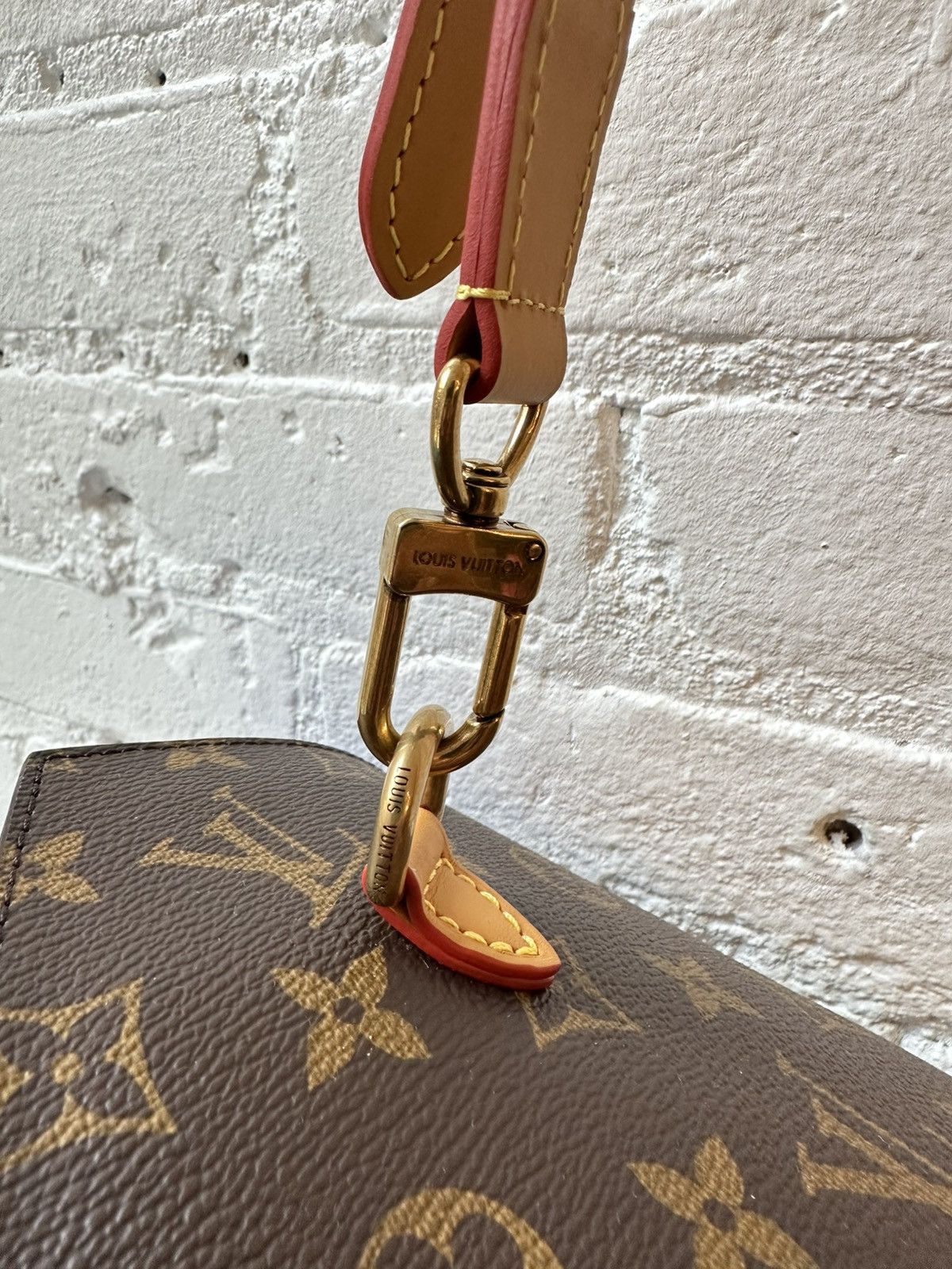 Louis Vuitton LOUIS VUITTON ALL LEATHER BOUQUT BAG Size ONE SIZE - 6 Thumbnail