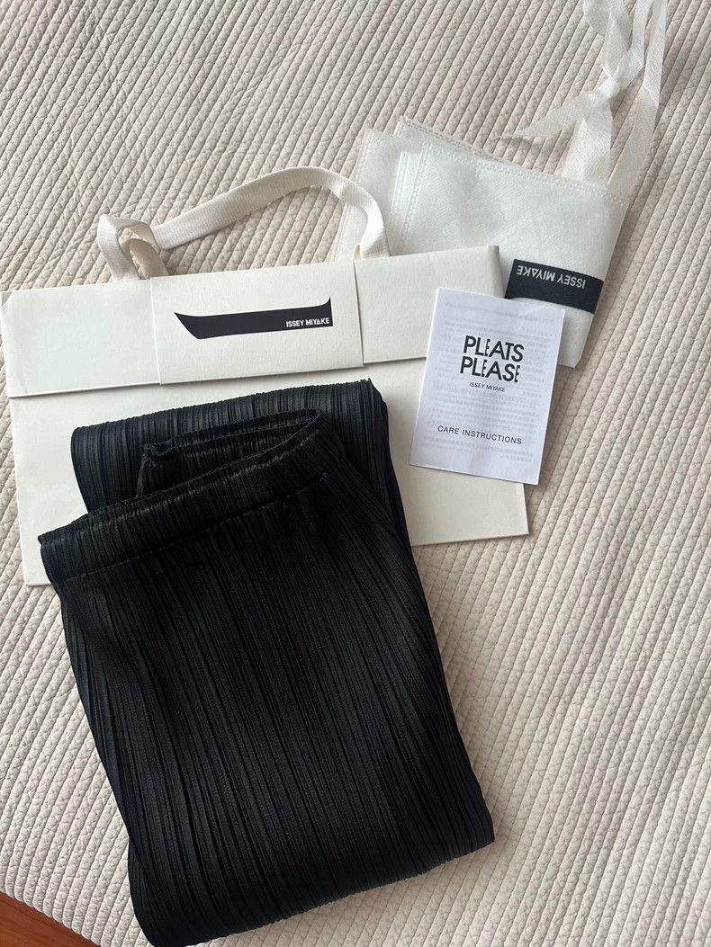 Issey Miyake Issey Miyake size:3 Black pleated pants Size 42" / US 20 - 1 Thumbnail