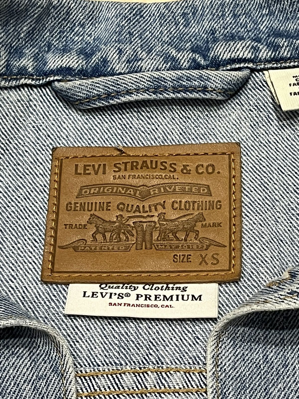 Levi's × Vintage Vintage Levi Big E Custom Koi Fish Jean Jacket Size US XS / EU 42 / 0 - 7 Thumbnail