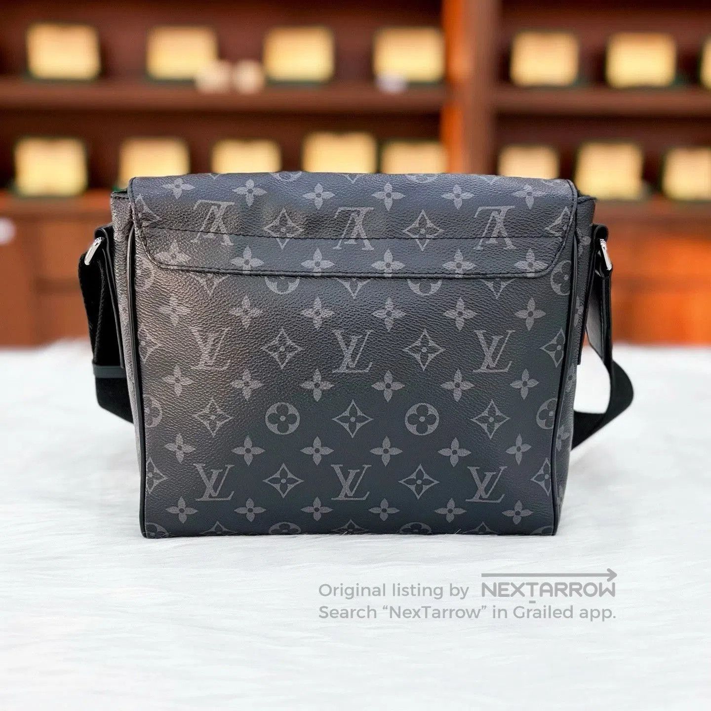 Louis Vuitton LV Black Monogram Crossbody Bag. Size ONE SIZE - 3 Thumbnail