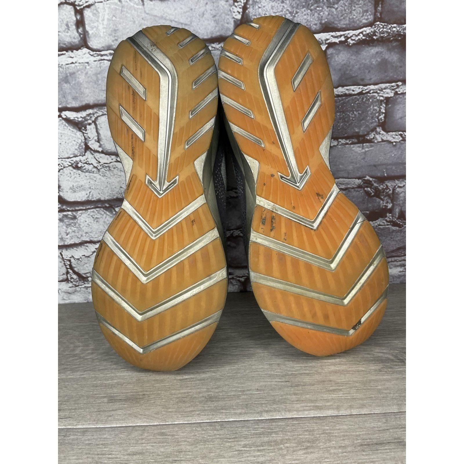 Brooks Brooks Levitate 2 1102901D026 Mens Size 11.5D Gray Orange At Size US 11.5 / EU 44-45 - 13 Thumbnail
