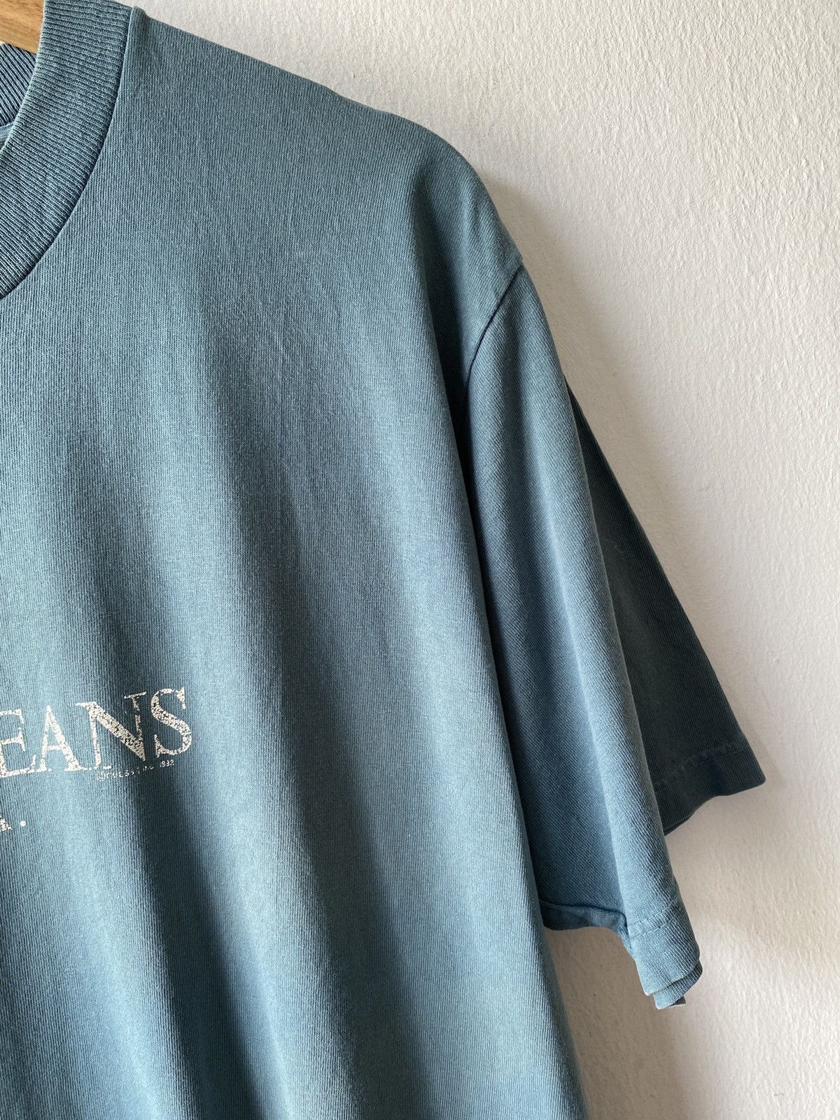 Guess × Vintage Vintage 90’s Guess Centre Logo Distressed T Shirt Size US L / EU 52-54 / 3 - 6 Thumbnail