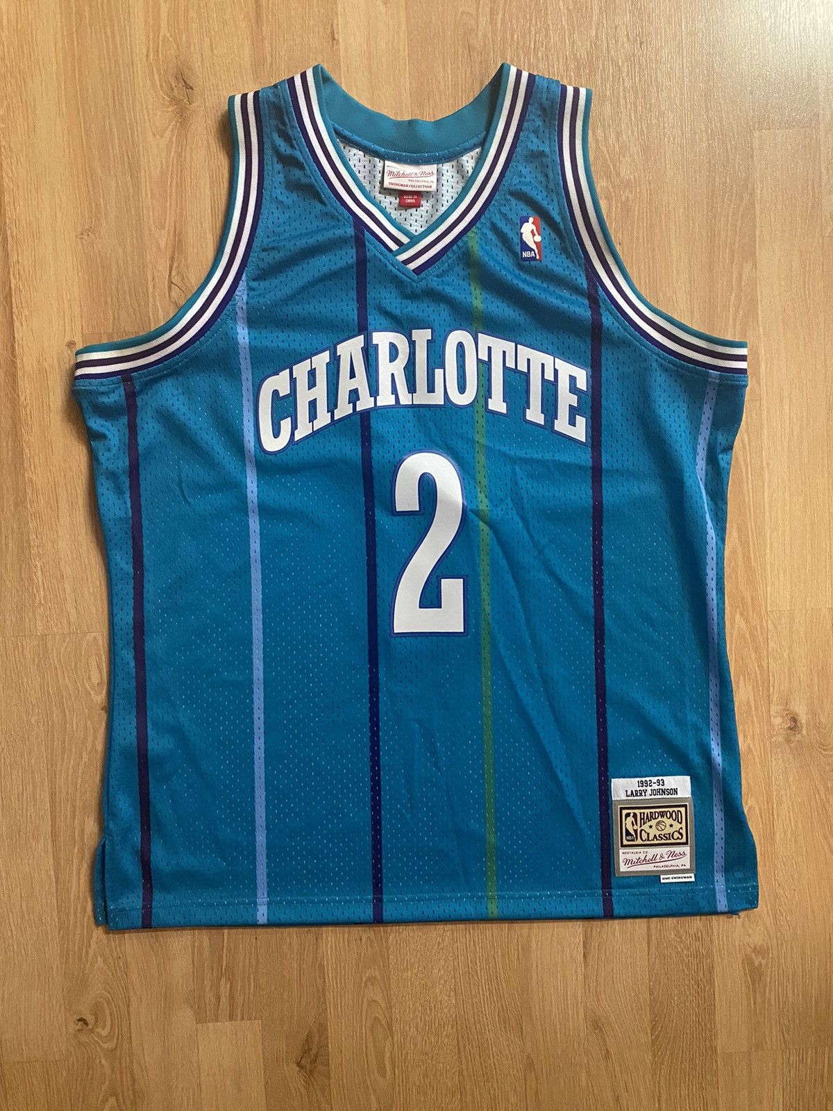 Mitchell & Ness Larry Johnson Charlotte Jersey Size US XL / EU 56 / 4 - 1 Thumbnail