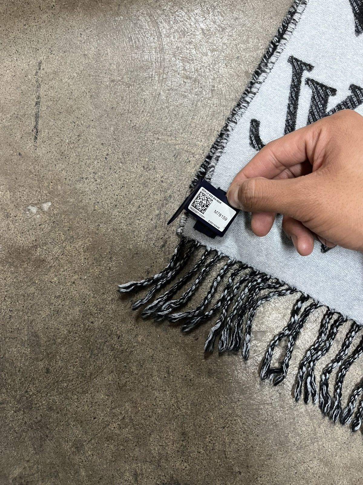 Louis Vuitton Louis Vuitton Scarf Size ONE SIZE - 5 Thumbnail