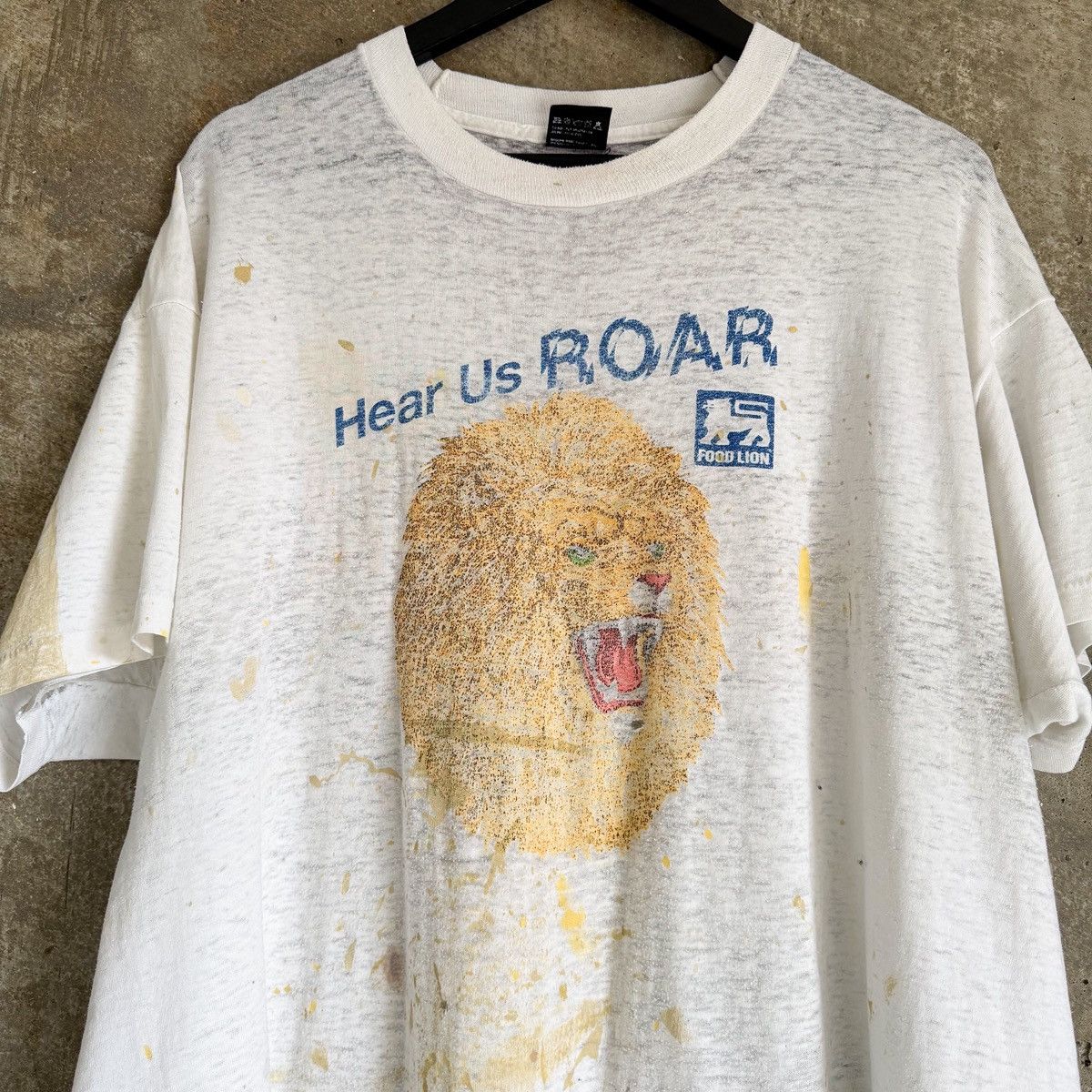 Band Tees 90s THRASHED Paper Thin Paint Splatter Food Lion T Shirt Size US XL / EU 56 / 4 - 4 Thumbnail