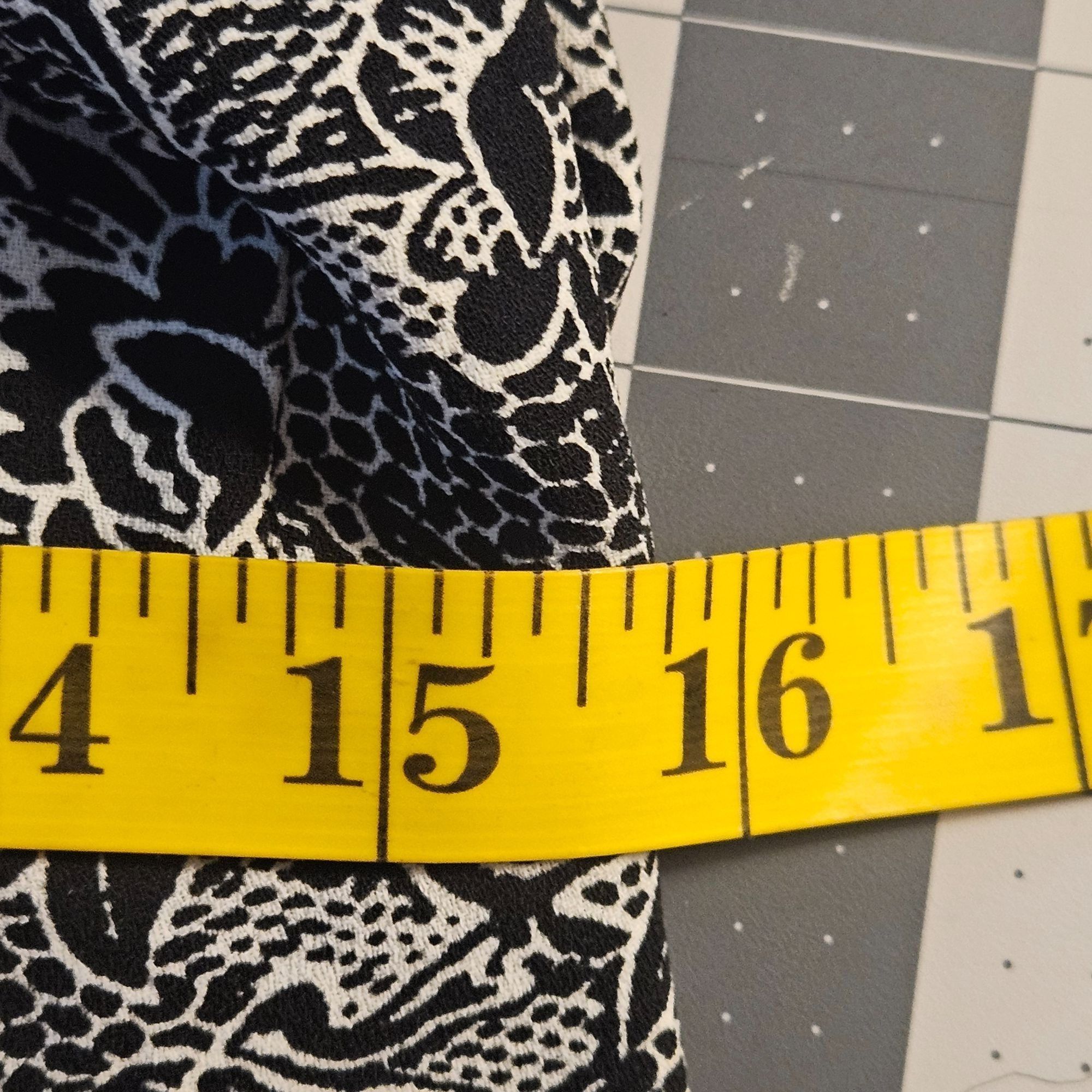 Abercrombie & Fitch Abercrombie & Fitch Black Floral Wrap Dress Small Sleeveless Size S / US 4 / IT 40 - 5 Thumbnail