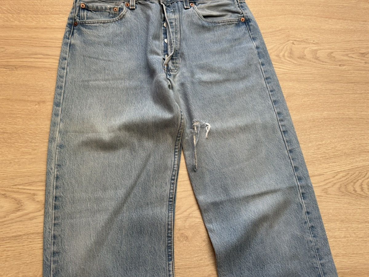 Levi's Vintage 90’s Levi’s Distressed Made In USA Blue Denim Jeans Size US 32 / EU 48 - 2 Thumbnail