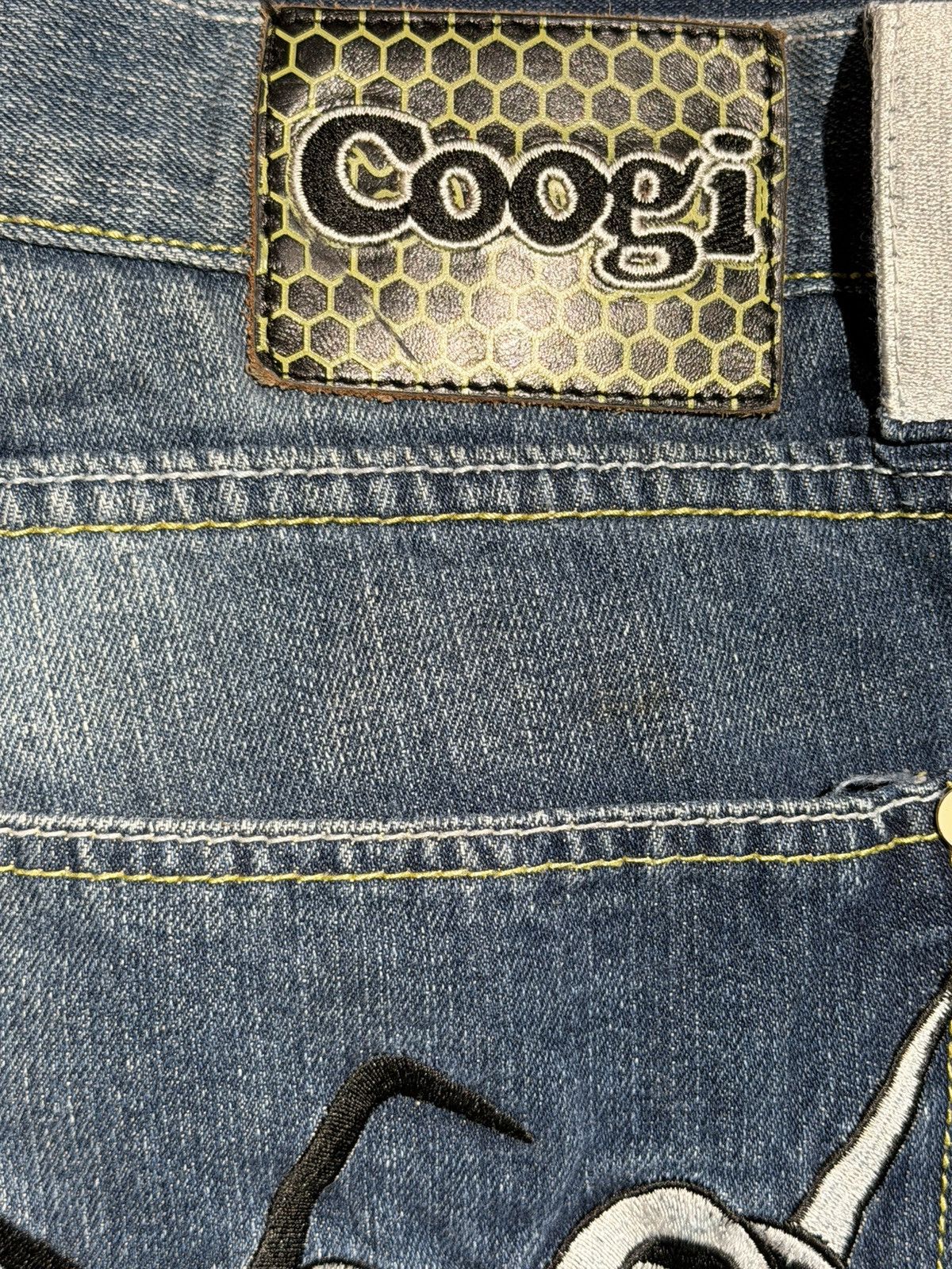 Coogi Coogi Embroidered Bug Denim Jeans – Y2K Streetwear – Rare Size US 36 / EU 52 - 5 Thumbnail