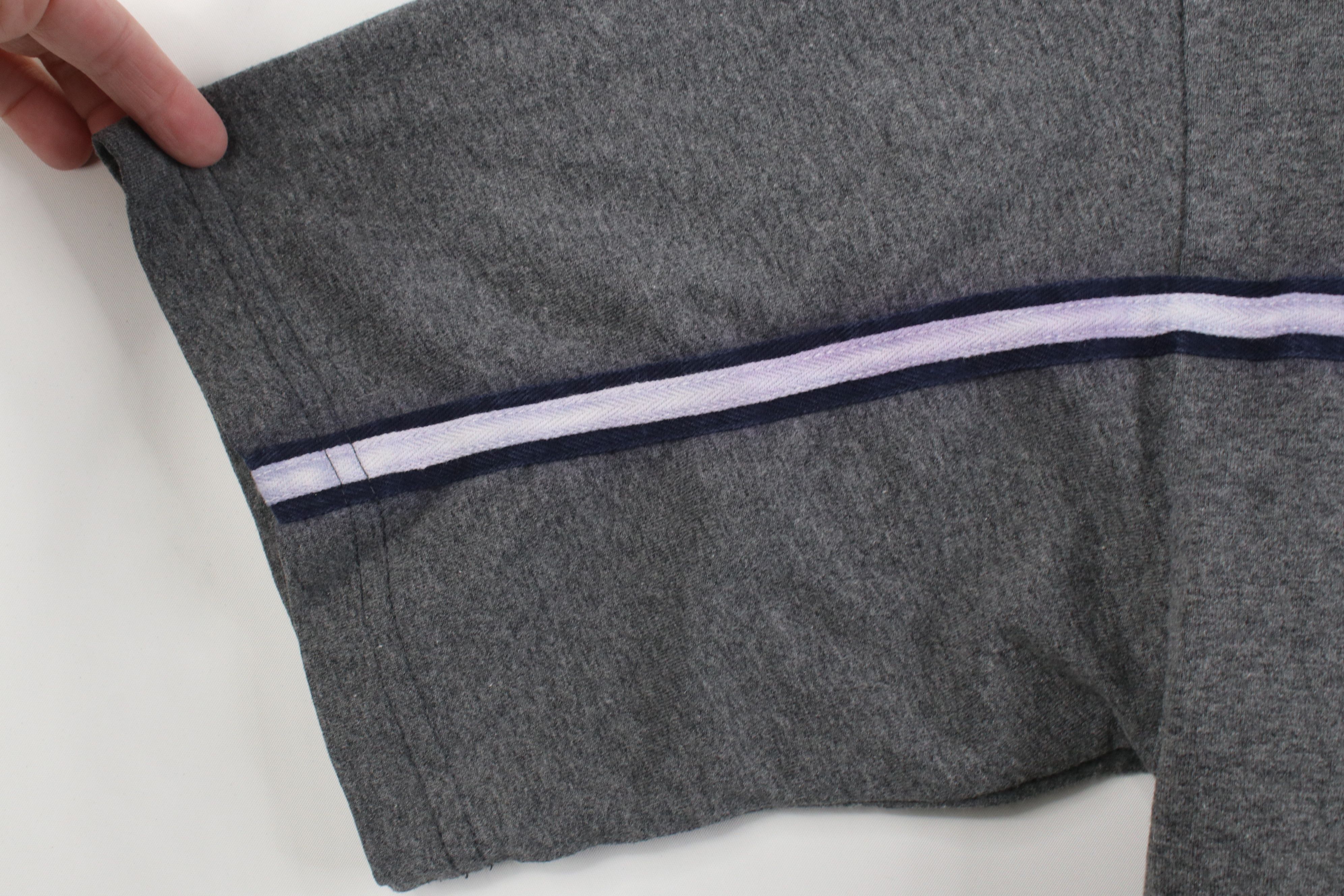 Vintage Vintage 90s Streetwear Short Sleeve V-Neck T-Shirt Gray USA Size US M / EU 48-50 / 2 - 4 Thumbnail