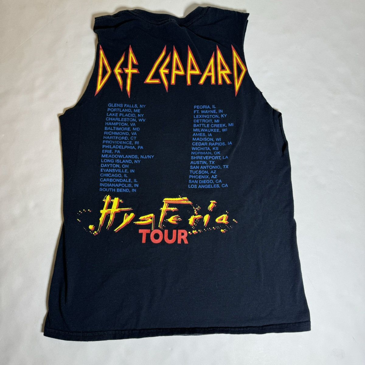 Band Tees × Def Leppard Def Leppard Pyromania Cut-Off Double-Sided Rock Tour T-Shirt Size US S / EU 44-46 / 1 - 4 Thumbnail