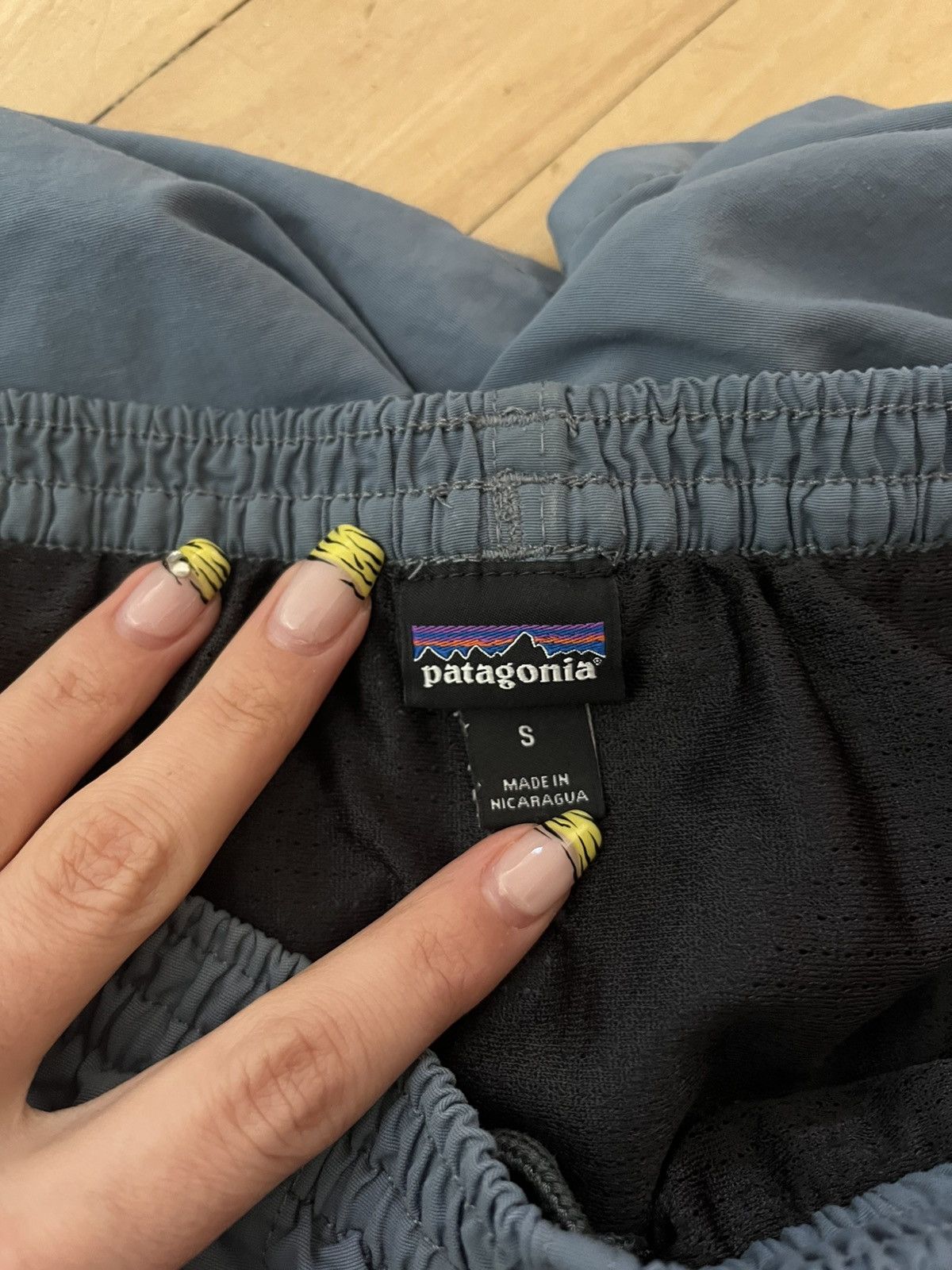 Patagonia Patagonia Navy Blue/ Grey Drawstring All Purppse Shorts Size US 30 / EU 46 - 6 Thumbnail
