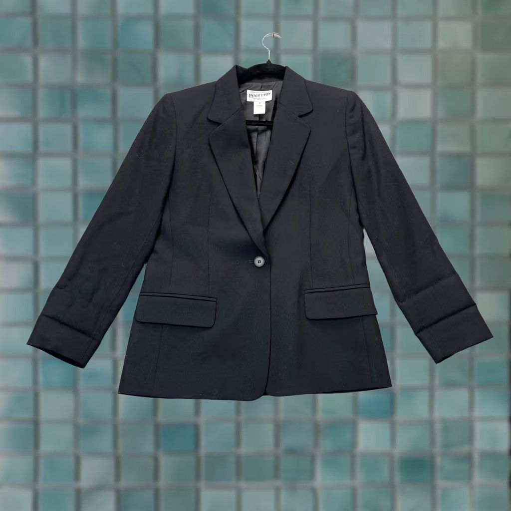 Pendleton VINTAGE Pendleton Blazer Jacket Womens 4 Petite Black Wool Lined Single-Breasted Notch Lapel 3-Button Chest 36in Short Front Button One-Button Size S / US 4 / IT 40 - 1 Thumbnail