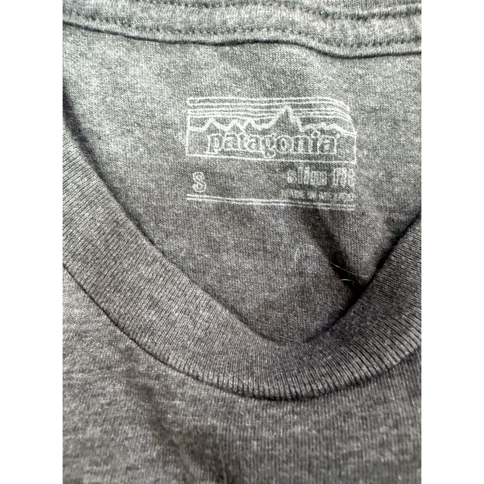 Patagonia Patagonia Men's S Slim Fit T-Shirt Dark Gray Flying Fish Trident Graphic Print Crew Neck Short Sleeve Womens? Size US S / EU 44-46 / 1 - 4 Thumbnail