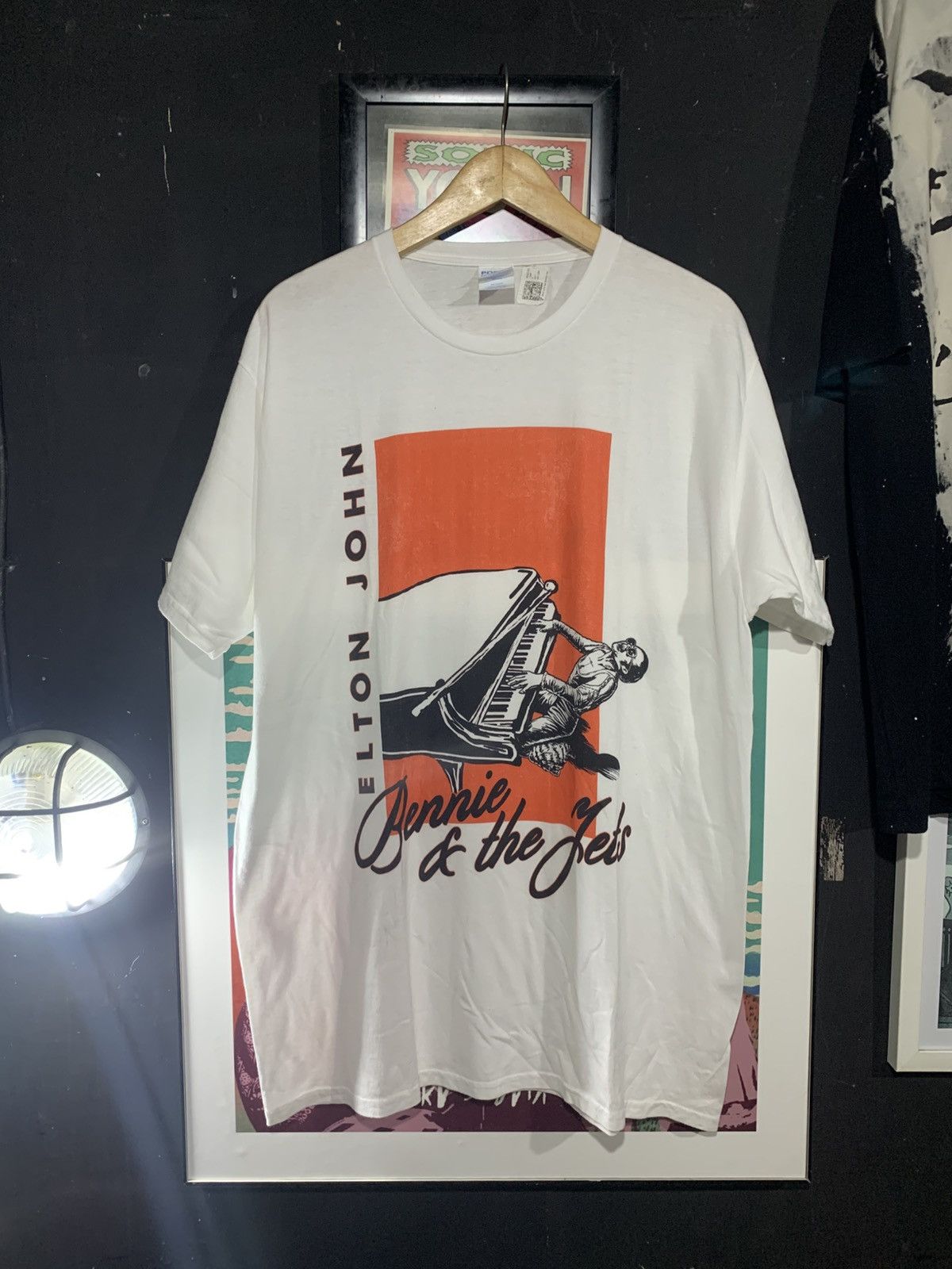 Band Tees Elton John Benny And The Jets Tshirt Size US L / EU 52-54 / 3 - 1 Thumbnail