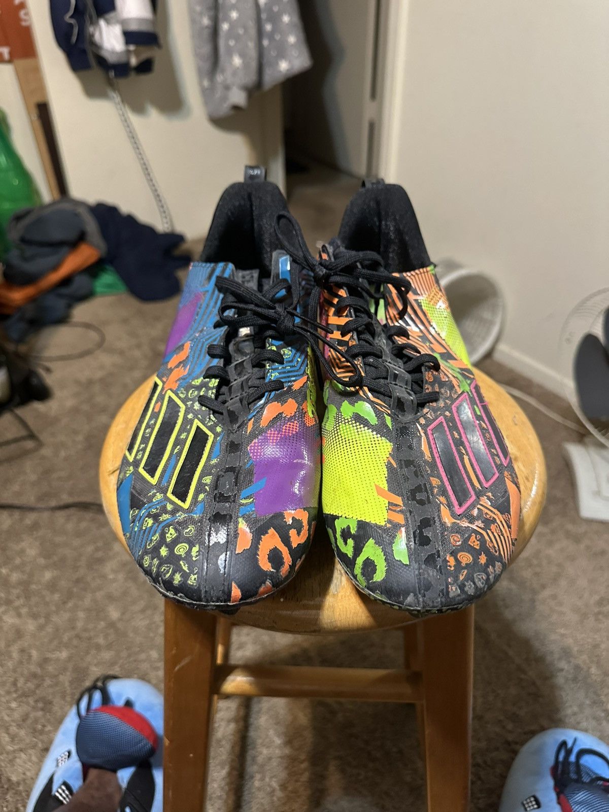 Adidas Vintage Adidas 12.0 Mismatch football cleats 00s size 12 Size US 12 / EU 45 - 3 Thumbnail