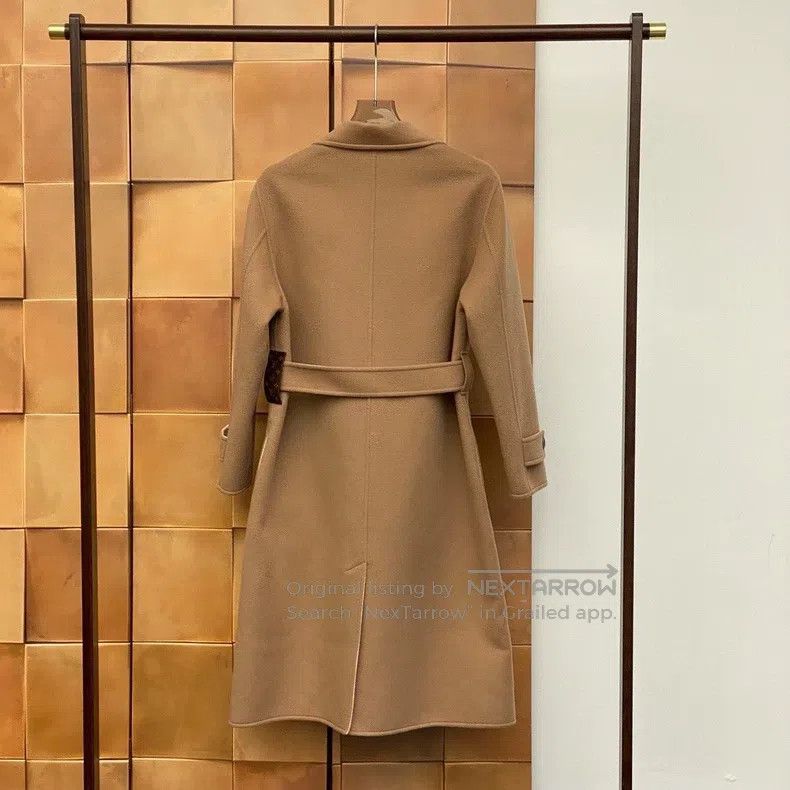 Louis Vuitton Louis Vuitton 24 Fw Sand Beige Prints Full Print Suit Neck Size XS / US 0-2 / IT 36-38 - 2 Thumbnail