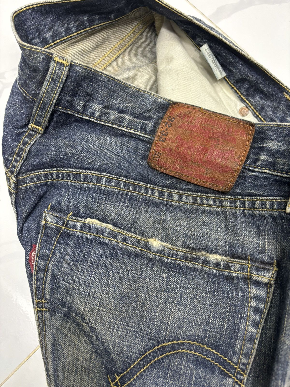 Levi's VINTAGE LEVIS 503 BAGGY DISTRESSED DENIM JEANS Size US 31 - 9 Thumbnail
