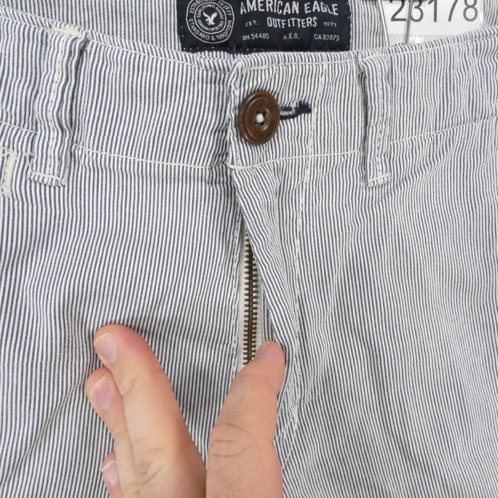 American Eagle Outfitters American Eagle Shorts Mens 28 Classic Chino Flat Front Blue White Striped Size US 28 / EU 44 - 6 Thumbnail