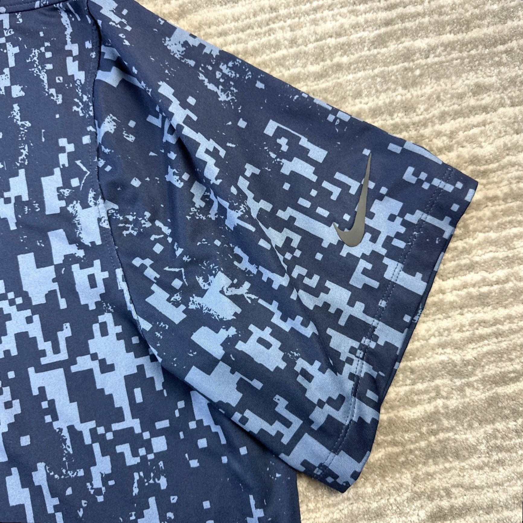 Nike Nike Polo Shirt Mens Large Blue Vapor Digital Camo Dri Fit Golf Geometric Shirt Polo Mens Large Blue Vapor Digital Camo Dri Fit Geometric Size US L / EU 52-54 / 3 - 4 Thumbnail