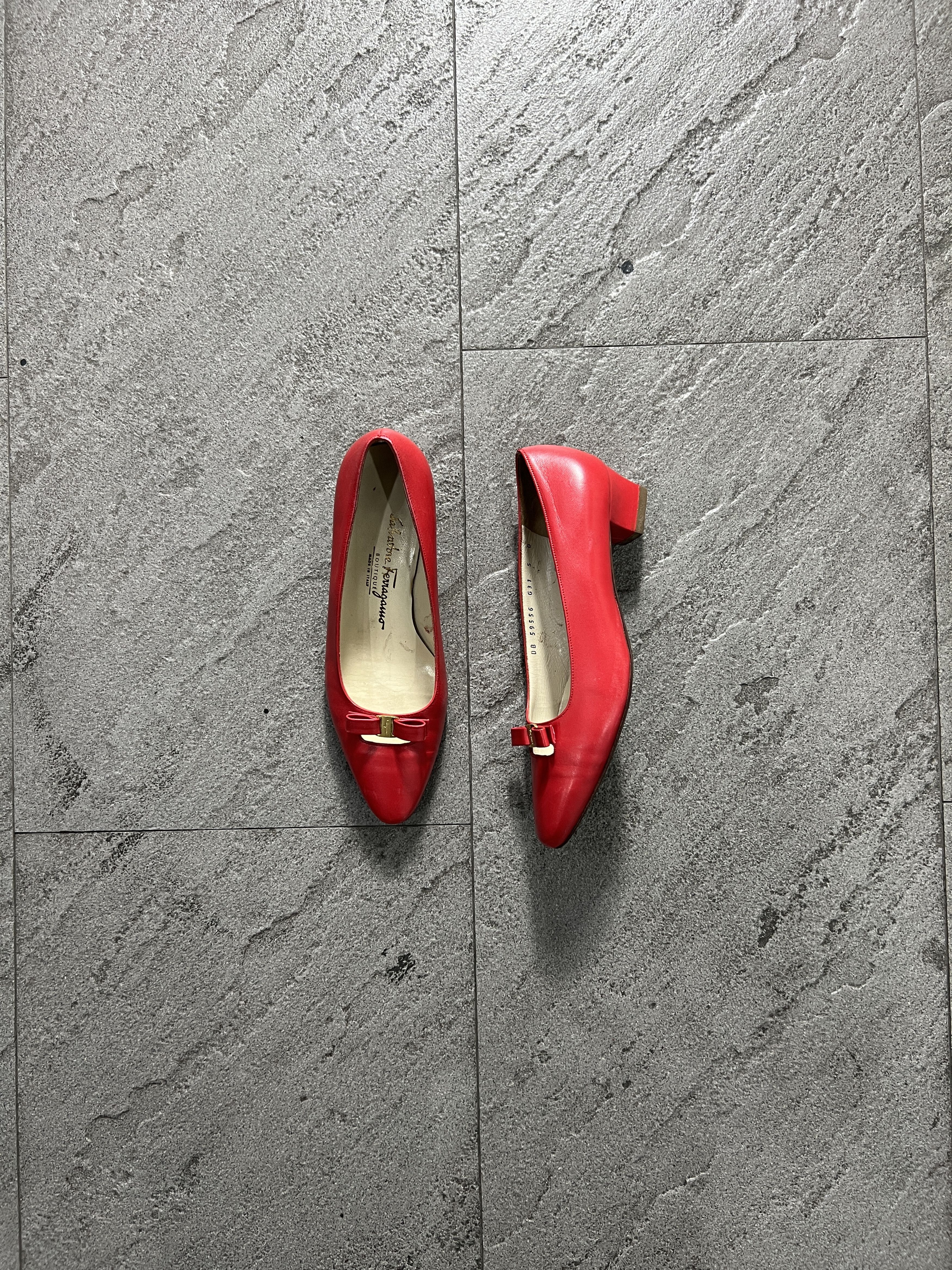 Salvatore Ferragamo Ferragamo Red Leather Bow Pumps 7.5D Vintage Size US 5 / IT 35 - 1 Thumbnail
