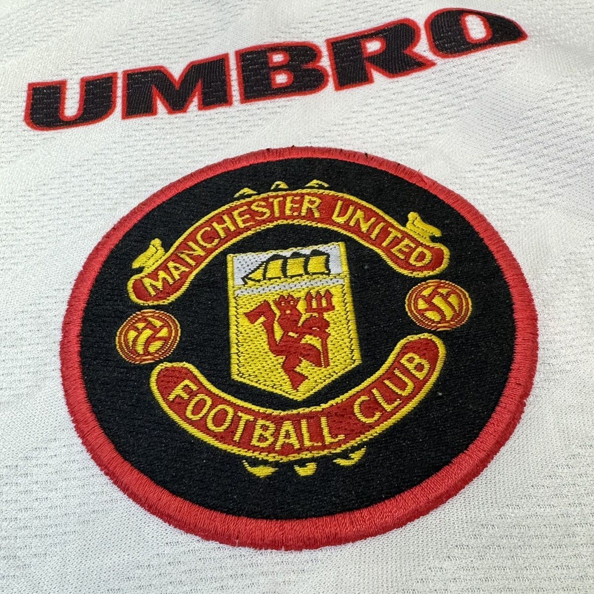 Umbro Manchester United 96/97 away shirt #4 May Size US M / EU 48-50 / 2 - 3 Thumbnail