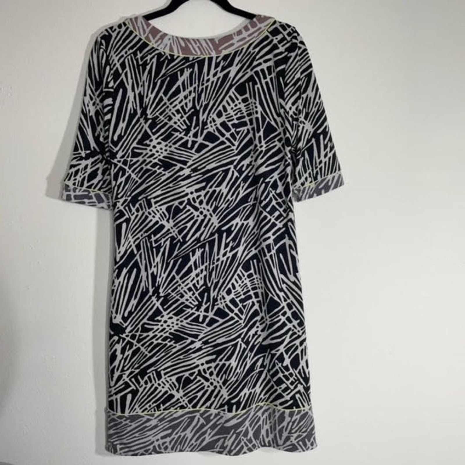 Other BCBGMaxAzria Black White Abstract Shift Dress Size M NWT Size M / US 6-8 / IT 42-44 - 1 Thumbnail