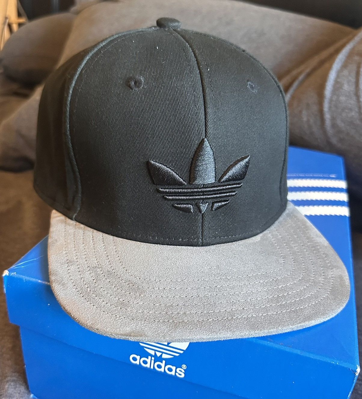 Adidas Adidas Snapback Grey Suede/Black Twill Flat Brim Size ONE SIZE - 2 Thumbnail