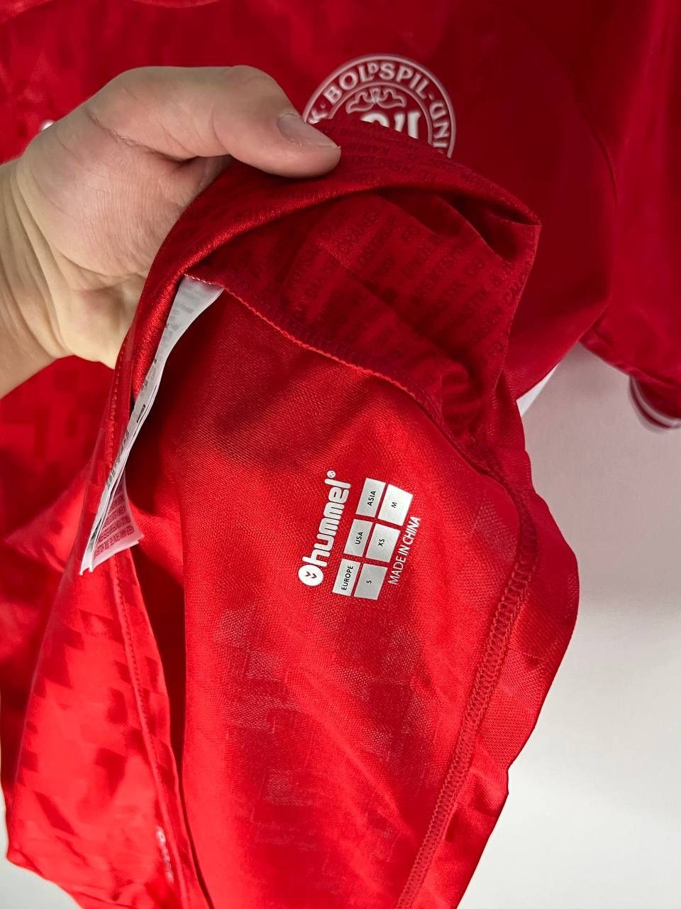 Hummel Denmark National Home Training Jersey 24/25 Fan Shirt Size US S / EU 44-46 / 1 - 5 Thumbnail