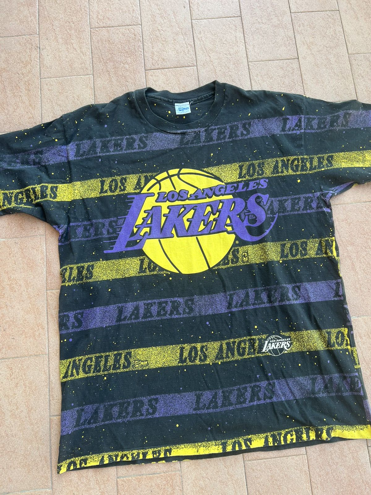 NBA × Vintage VTG 90s NBA Los Angeles Lakers ALL OVER PRINT AOP T-SHIRT Size US XL / EU 56 / 4 - 3 Thumbnail
