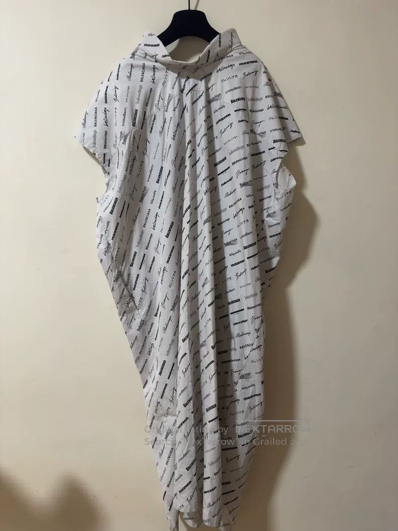 Balenciaga Balenciaga White bullet screen full print long dress, robe Size XS / US 0-2 / IT 36-38 - 2 Thumbnail