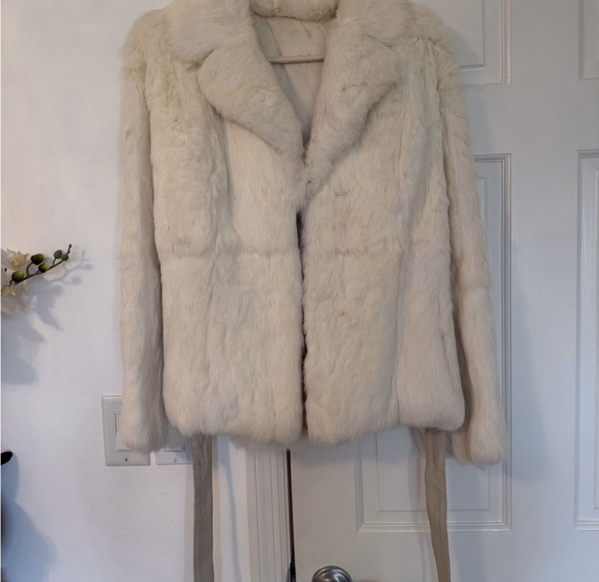 Vintage Vintage 70s Ivory Rabbit Fur Belted Coat (M) Size M / US 6-8 / IT 42-44 - 6 Thumbnail