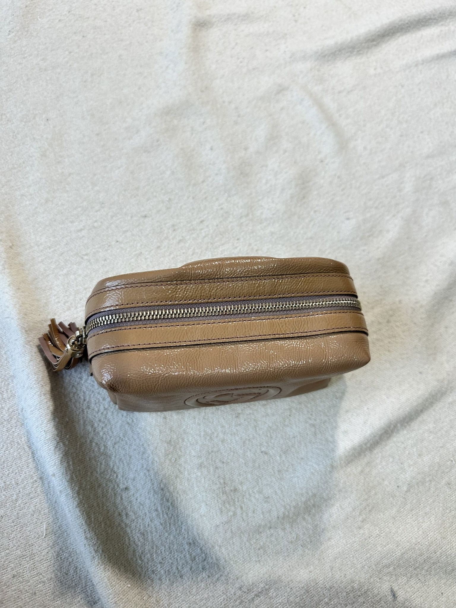 Gucci Gucci Soho Cosmetic Pouch Patent Beige Leather Logo Size ONE SIZE - 3 Thumbnail
