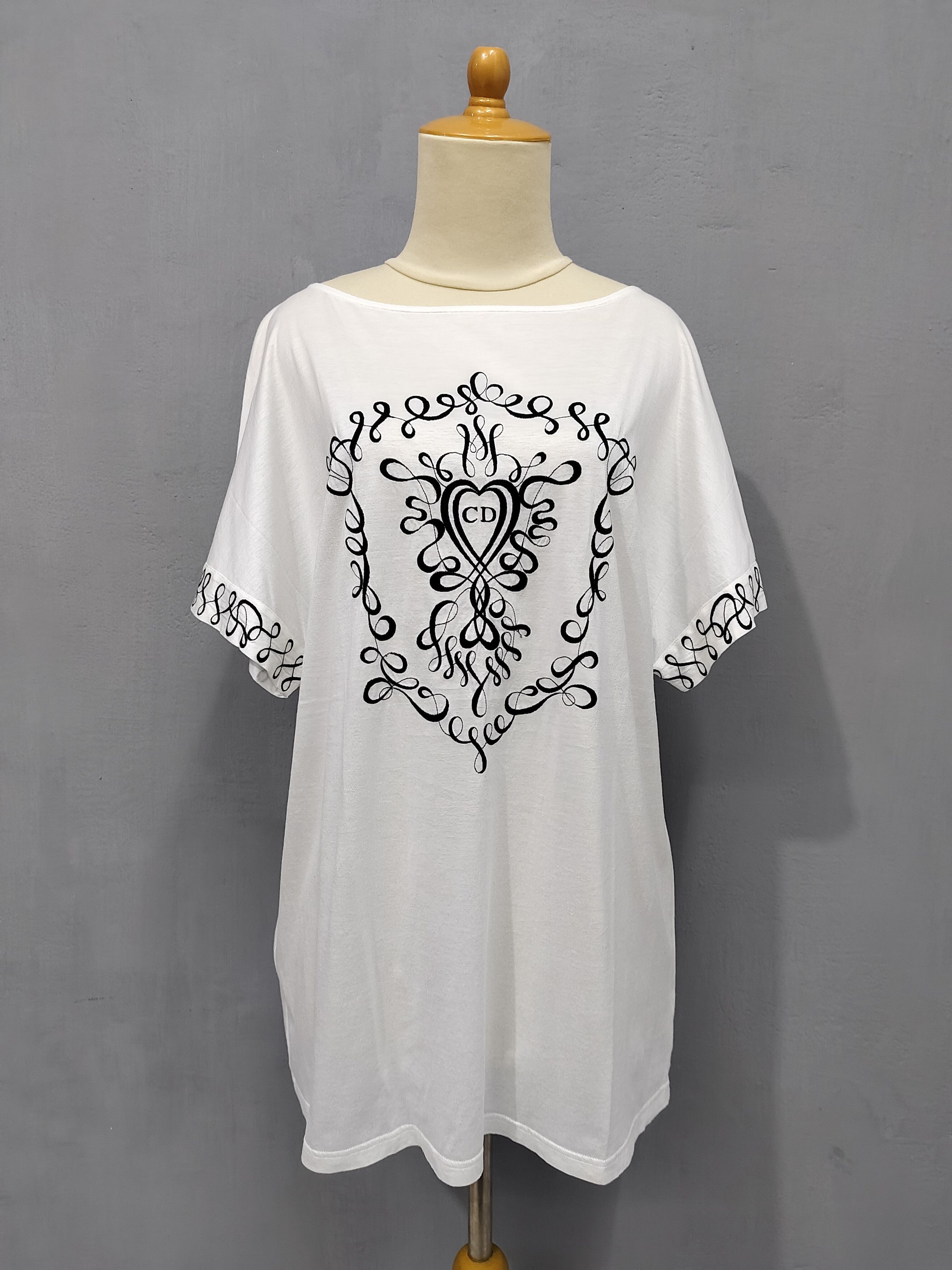 Christian Dior Monsieur Vtg Christian Dior💥Embroidered Logo Tshirt Size L / US 10 / IT 46 - 1 Thumbnail