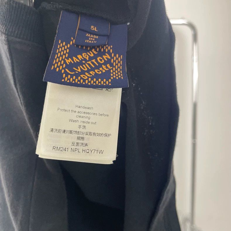 Louis Vuitton Louis Vuitton size 5l Black beaded logo short sleeve 2501-N Size US XXL / EU 58 / 5 - 4 Thumbnail