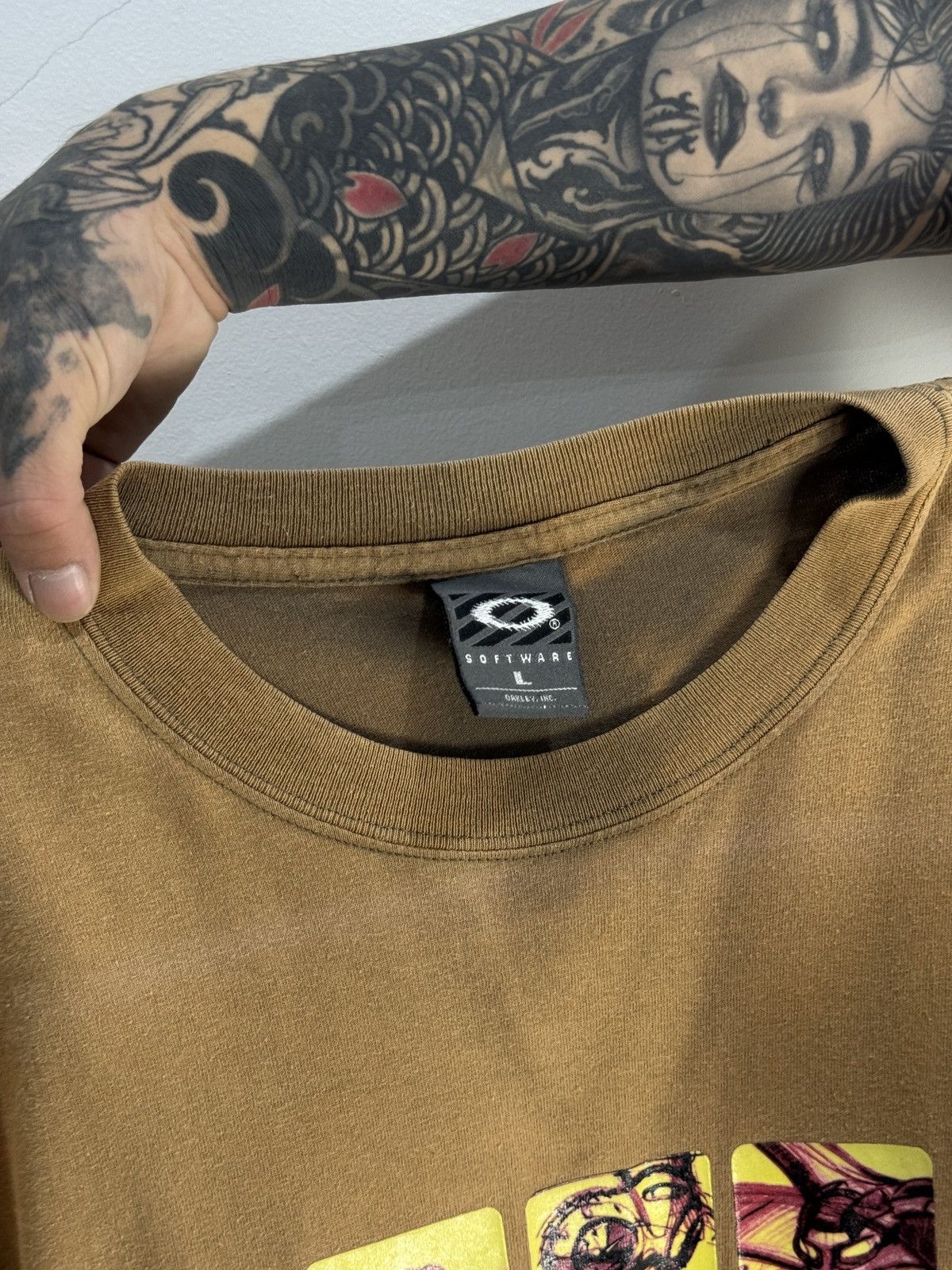 Oakley Vintage 1990s Oakley SunFaded Tshirt Size US L / EU 52-54 / 3 - 4 Thumbnail