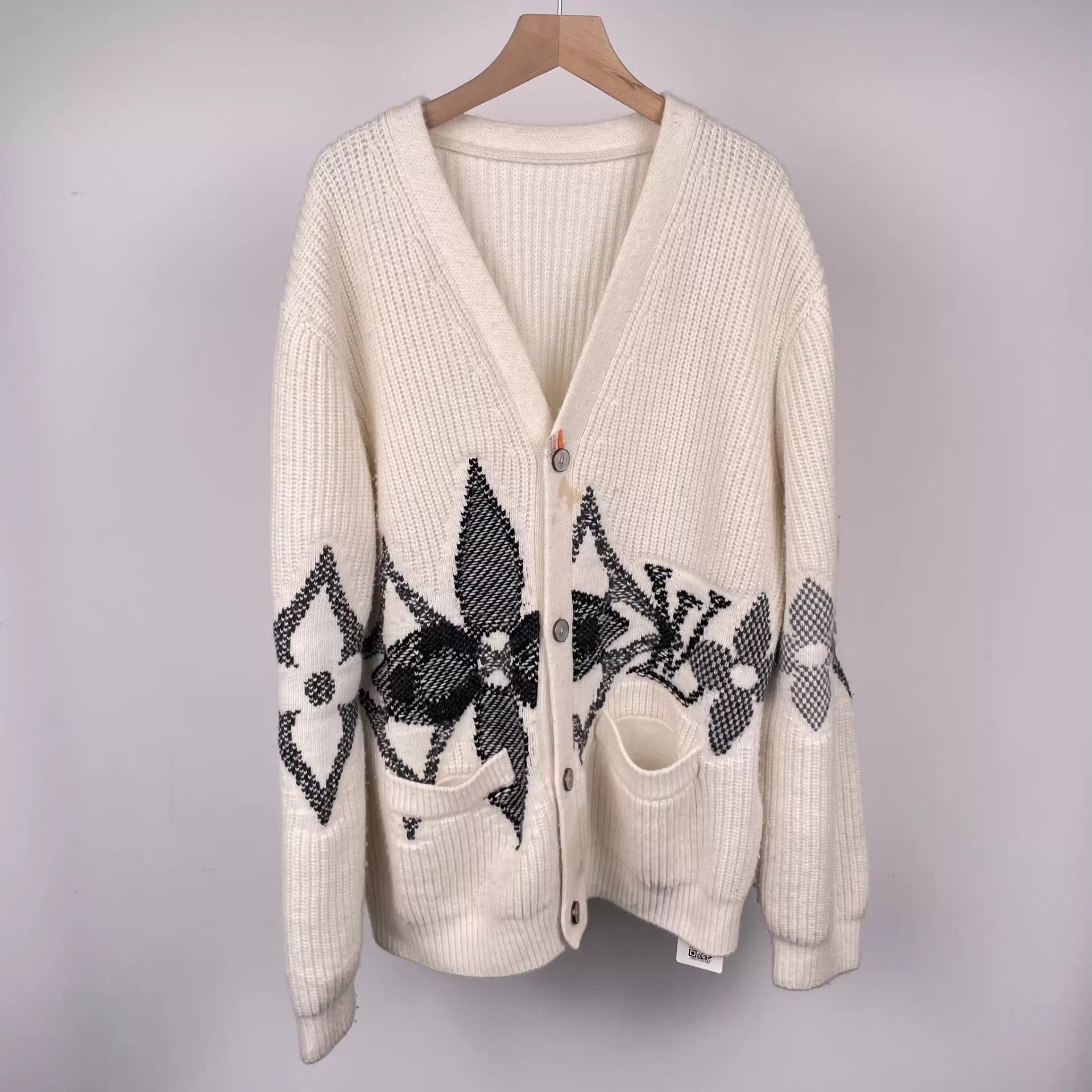 Louis Vuitton LV white knit cardigan M Size US M / EU 48-50 / 2 - 1 Thumbnail