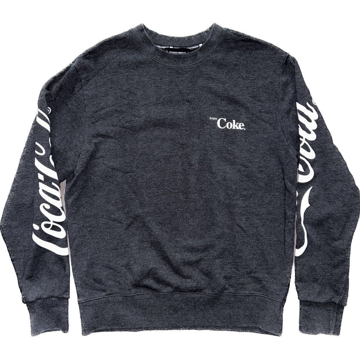Coca Cola Stereo Vinyls x Coca-Cola Grey Logo Crewneck Size L Size US L / EU 52-54 / 3 - 15 Thumbnail