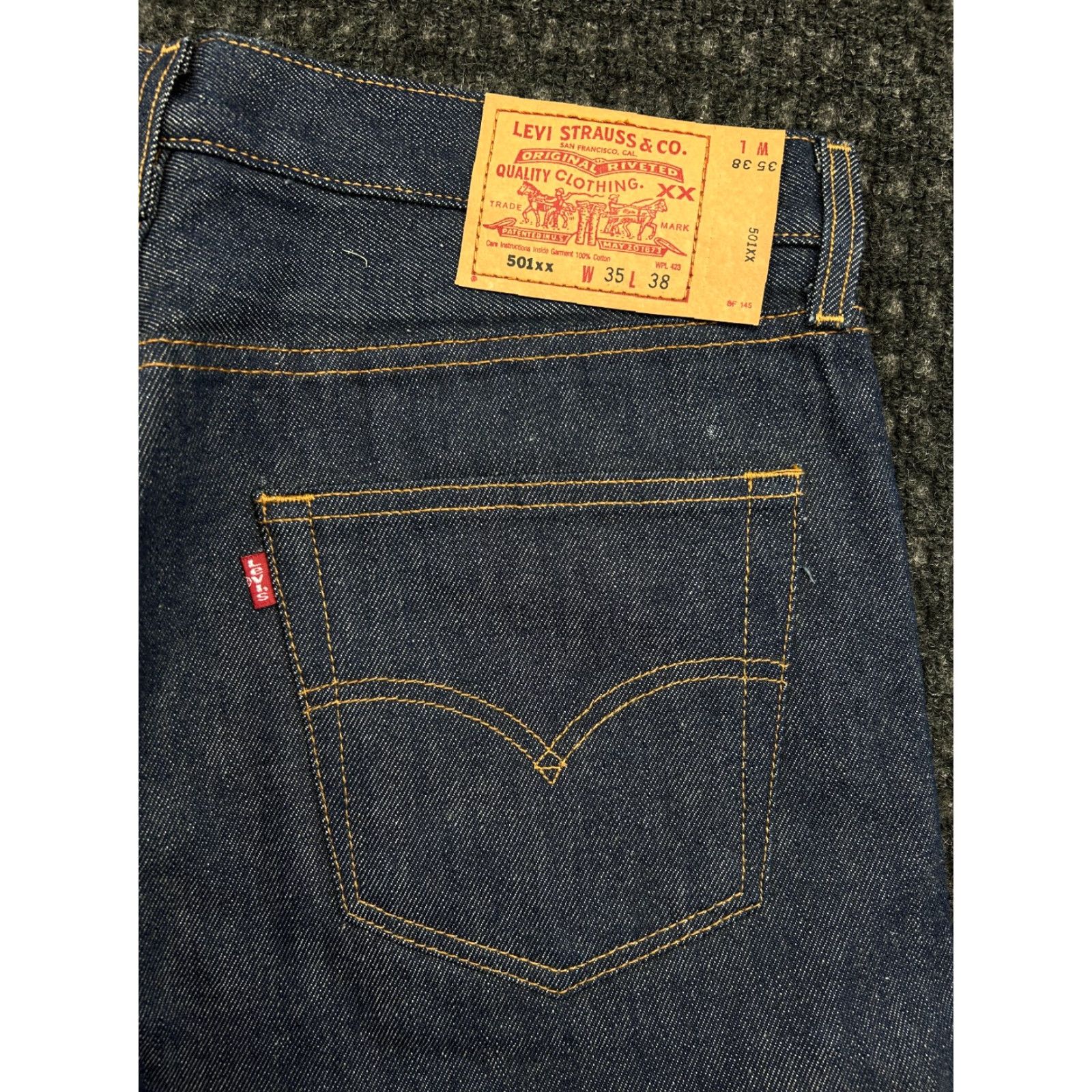 Levi's VINTAGE Levi's 501XX Jeans Mens 35 x 38 Denim Blue Dark Wash Raw Rigid NEW 5-Pocket USA 501 Shrink-To-Fit Straight Leg Mens Jeans Size US 35 - 2 Thumbnail
