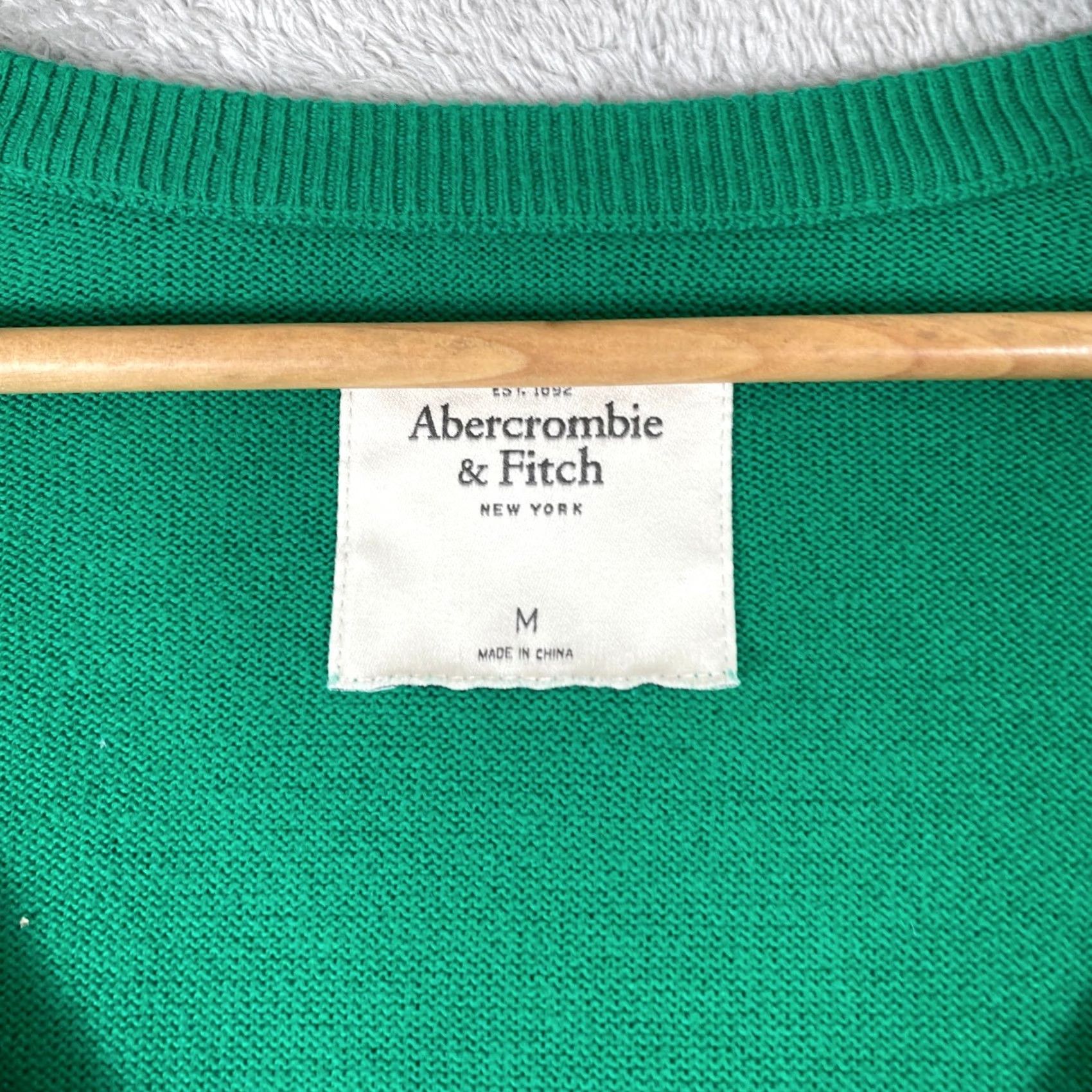 Abercrombie & Fitch Abercrombie & Fitch Sweater Womens M Green Cashmere Blend Neck Preppy Size M / US 6-8 / IT 42-44 - 3 Thumbnail