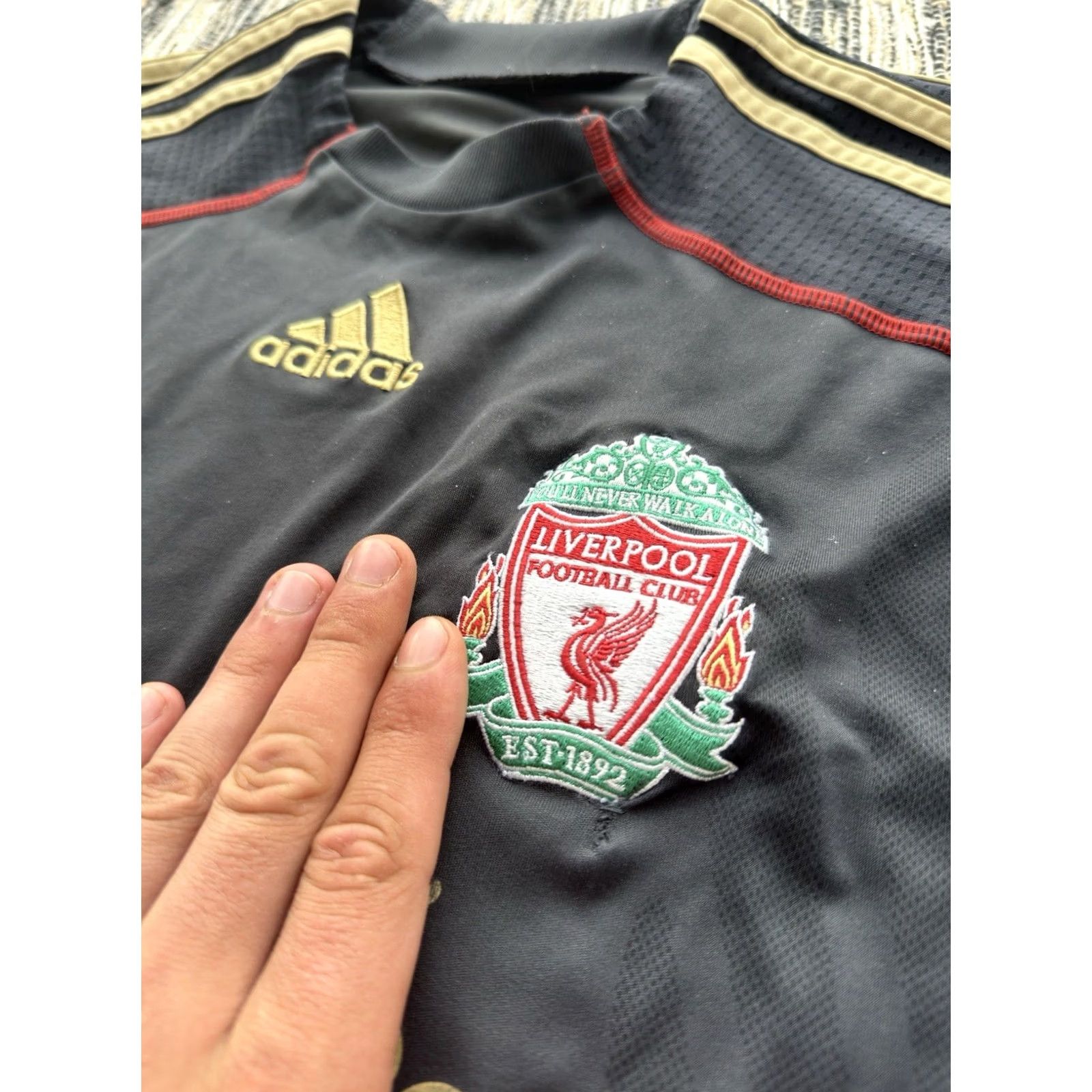 Adidas VINTAGE adidas Liverpool 2009/2010 AWAY FOOTBALL SHIRT JERSEY M MEN Black? Darc Grey Shirt Jersey? Size US M / EU 48-50 / 2 - 4 Thumbnail
