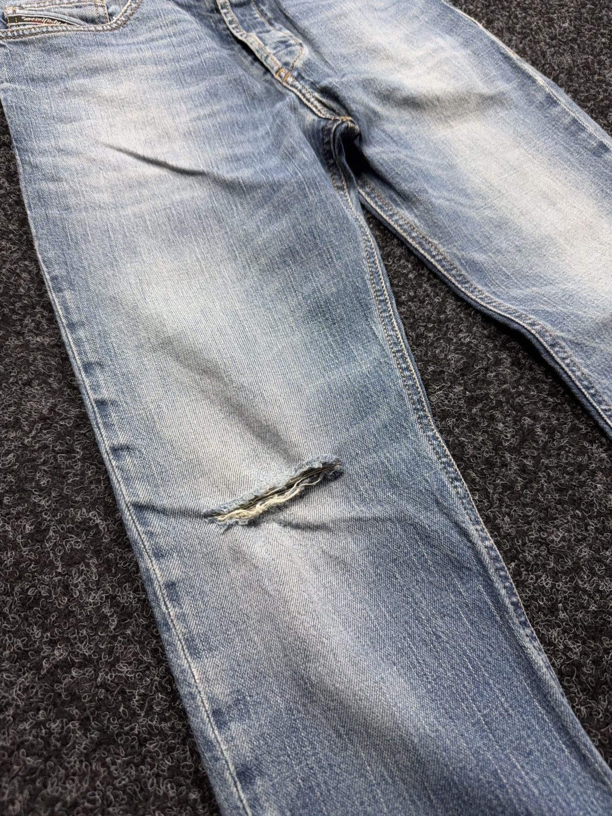 Diesel Luxury Diesel 00s D-Eetar Y2K Distressed Light Wash Jeans Size US 29 - 6 Thumbnail
