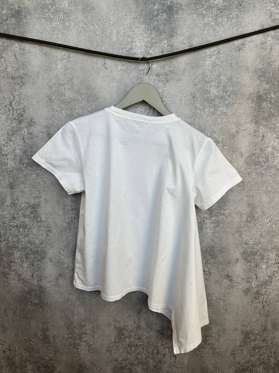 JW Anderson × Uniqlo JW Anderson x Uniqlo Asymmetric Hem Minimalist T-Shirt Size M / US 6-8 / IT 42-44 - 2 Thumbnail