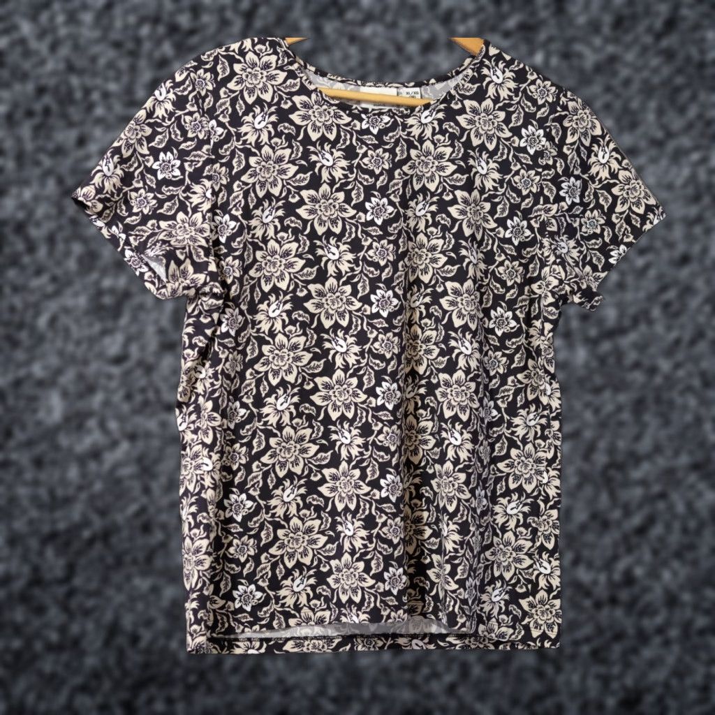 Vintage VINTAGE Covington T-Shirt Floral Short Sleeve Crew Neck Black/White Womens XL #A16-17 Size XL / US 12-14 / IT 48-50 - 1 Thumbnail